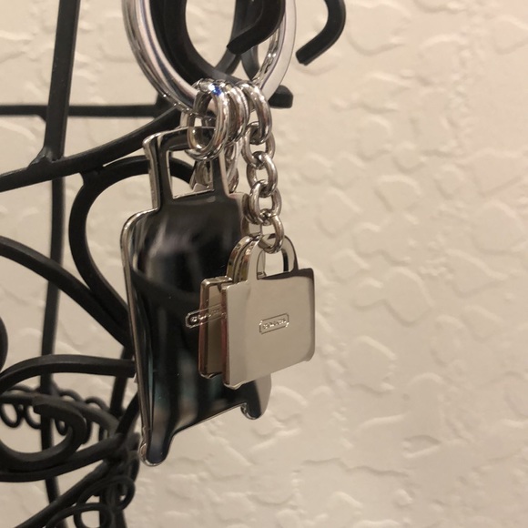 COACH - Picture 3 of 3